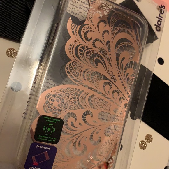 NWT! iPhone XR Case - Picture 2 of 7